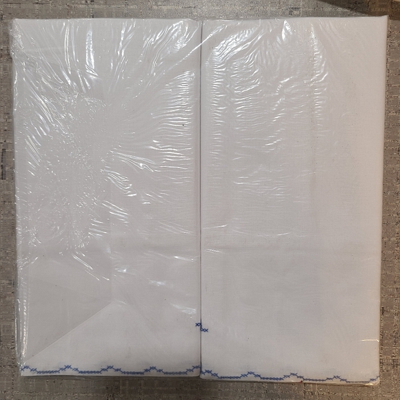 Heritage Embroidered Pillow Cases💙 - Picture 15 of 16